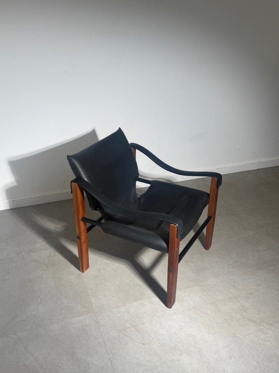 Vintage Arkana Falkirk loungestoel – zwart leer en hout – Fauteuils (photo 4 of 5)