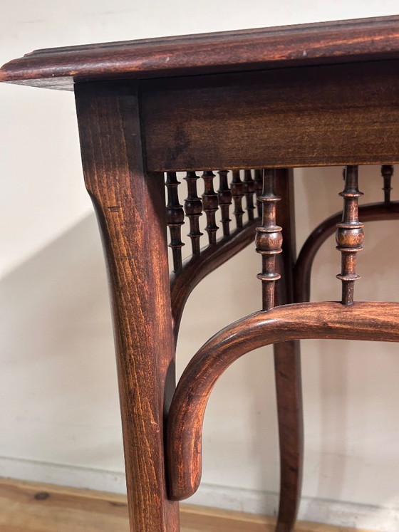 Image 1 of Tavolo in legno curvato Art Nouveau del 1900 circa (Faggio)