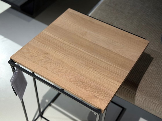 Image 1 of Mesa de mayordomo gris con máquina de discos