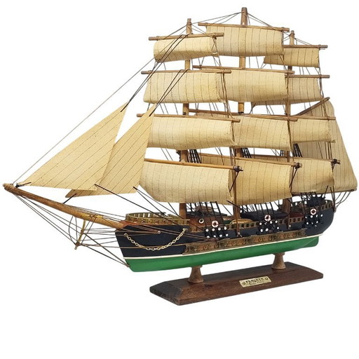1970s Astonishing Fragata Siglo XVIII Model Ship. Handmade. Made in England