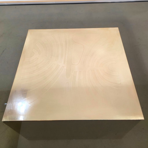 Tavolino da caffè di design Georges Mathias in travertino, ottone e vetro, anni '70.