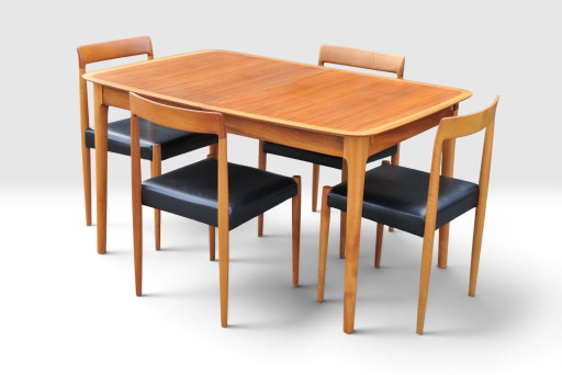 Uitschuifbare vintage Lübke tafel met 4 Lübke teakhouten stoelen