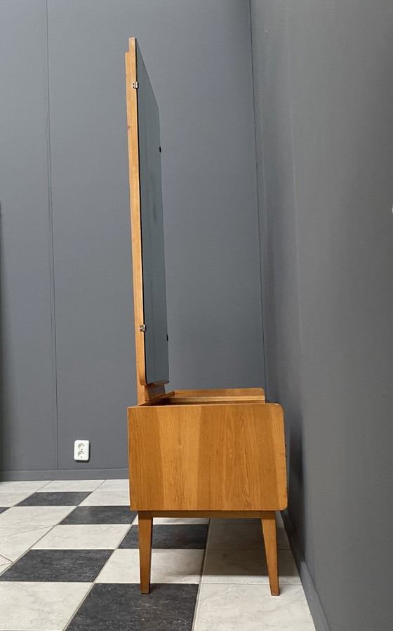 Image 1 of Tocador con espejo alto, años 60