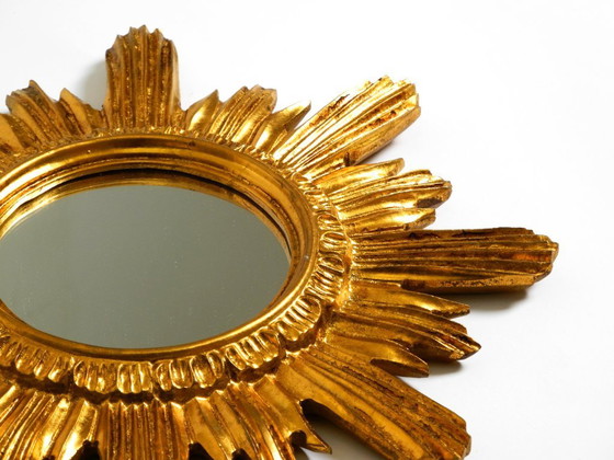 Image 1 of Bellissimo specchio da parete italiano del Mid Century Sunburst in legno e resina, placcato oro