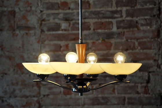 Gerestaureerde art-deco kroonluchter, verchroomd staal, beukenhout, opaalglas, Tsjechisch, jaren 1920 – Wood (photo 11 of 12)
