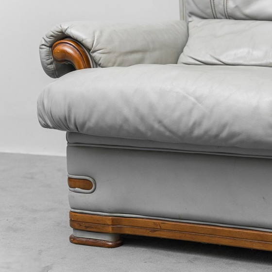 Image 1 of DIVANO 3 POSTI VINTAGE EN PELLE GRIGIO E LEGNO ANNI '50 MODERNARIATO