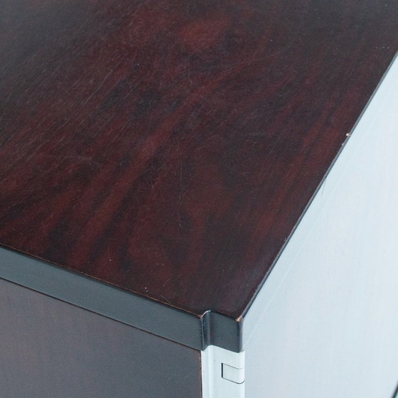 Image 1 of Moderne Italiaanse kast met metalen deurpaneel