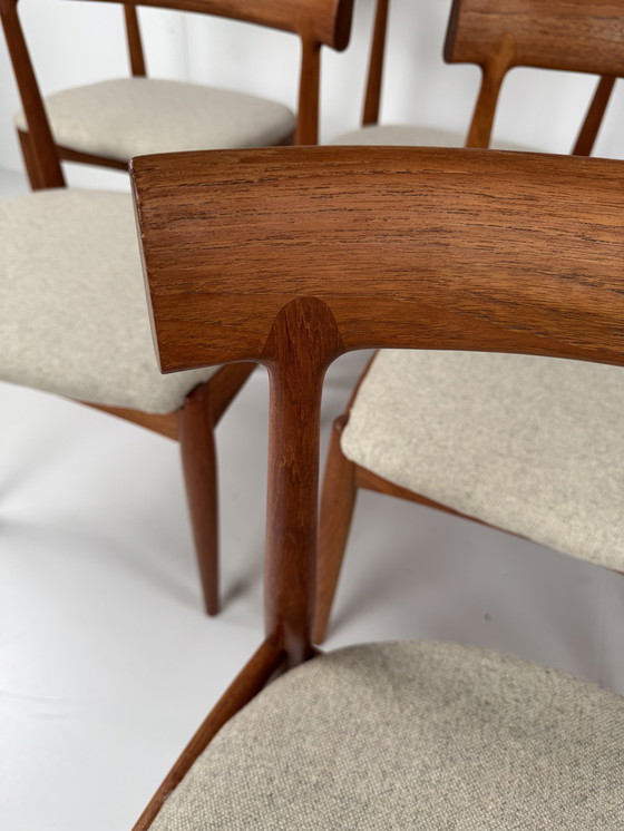 Image 1 of Set van 8 model nr. 7 eetkamerstoelen van Johannes Andersen voor Uldum Møbelfabrik