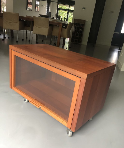 TV- oder Musikschrank mit italienischem Design auf Rädern