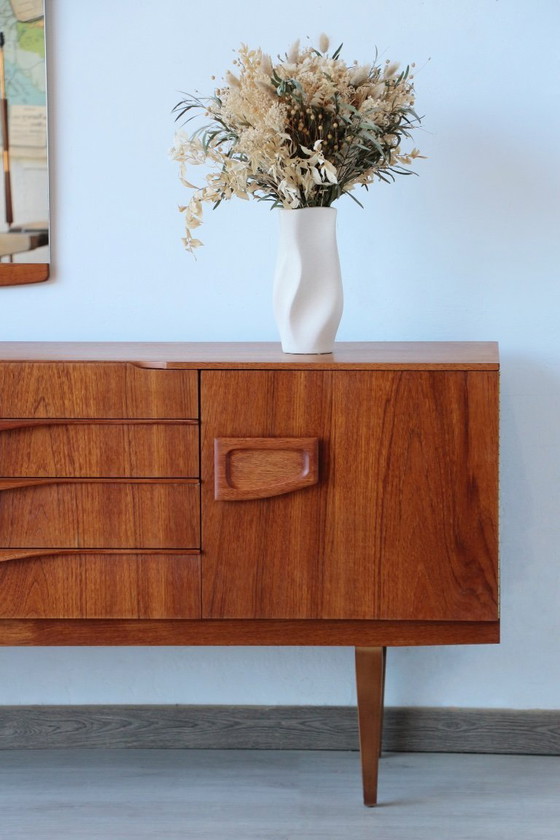 Image 1 of Skandinavisches Teak-Sideboard, 1960er Jahre - Restauriertes Beautility-Sideboard