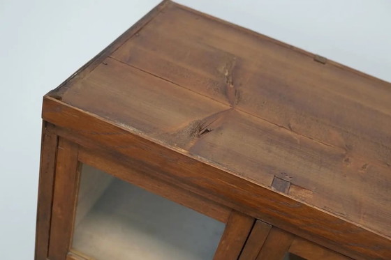 Image 1 of Großer, antiker deutscher Kurzwarenschrank/Vitrinenschrank aus Buchenholz, 1950er Jahre