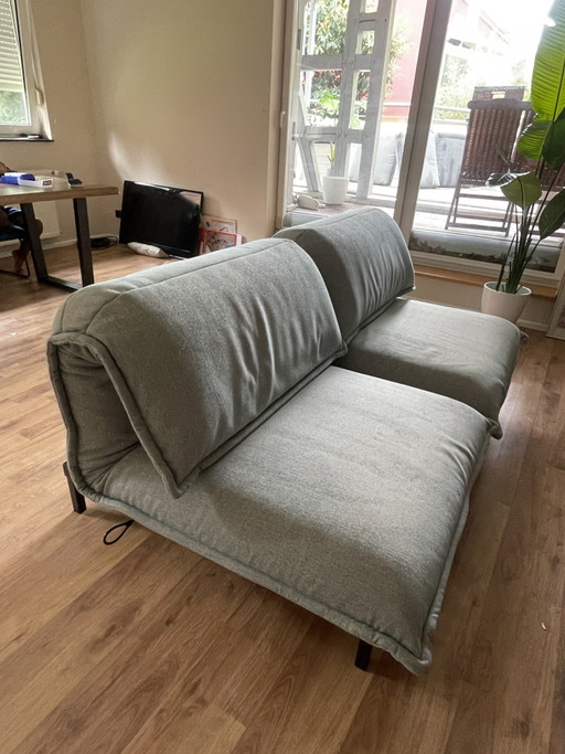 340 Nova Sofa in lichtgrijs | Oorspronkelijke prijs € 2.576 | Factuur beschikbaar