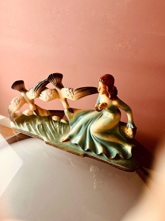 Image 1 of Art-Deco-Statue einer Frau mit Vögeln