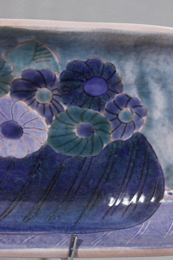 Image 1 of Robert & Jean Cloutier - Plato con decoración floral, Francia, mediados del siglo XX.