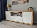 Aparador de diseño Hülsta Xelo – madera de nogal y cristal blanco de alto brillo