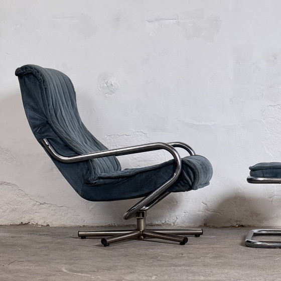 Image 1 of Sillón de acero tubular azul/gris con reposapiés, década de 1960 – Estado original