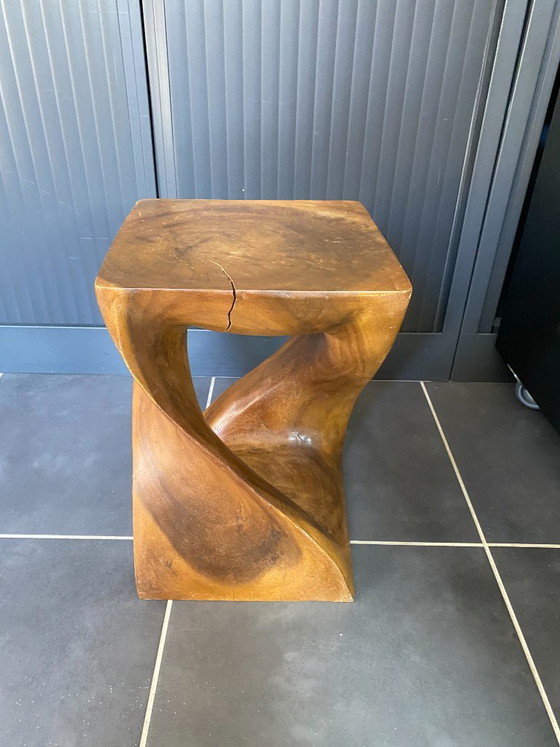 Kruk van massief, onbewerkt walnotenhout, uit één stuk gesneden, 1970 – Krukjes, Wood (photo 3 of 16)