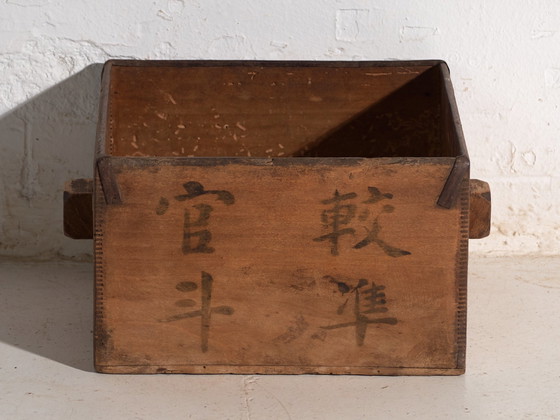 Antica misura per grano Dou in legno di olmo, Cina, circa 1900, Oggetti decorativi, Ferro, Nero, Rustic (foto 5 di 10)