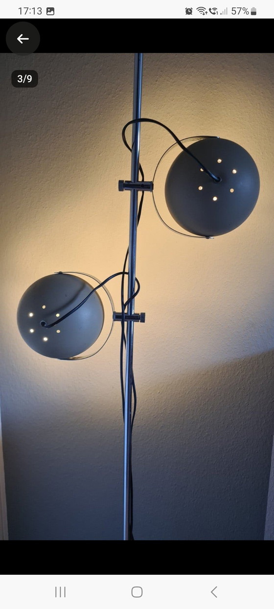 Lampadaire au design moderne du milieu du XXe siècle. Style futuriste. – Iron, Metal (photo 3 of 9)