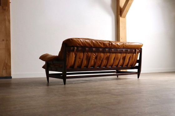 Jean Gillon Rodeio bank voor Italma Wood Art, Brazilië, 1965 – 3-5 zitsbanken, Leather, Vintage (photo 9 of 17)