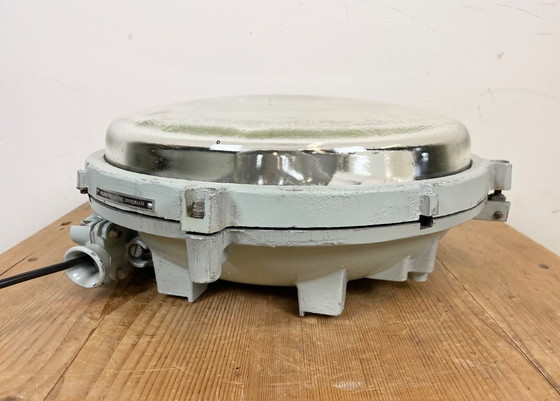 Image 1 of Applique ou plafonnier industriel en fonte d'aluminium d'Elektrosvit, années 1970