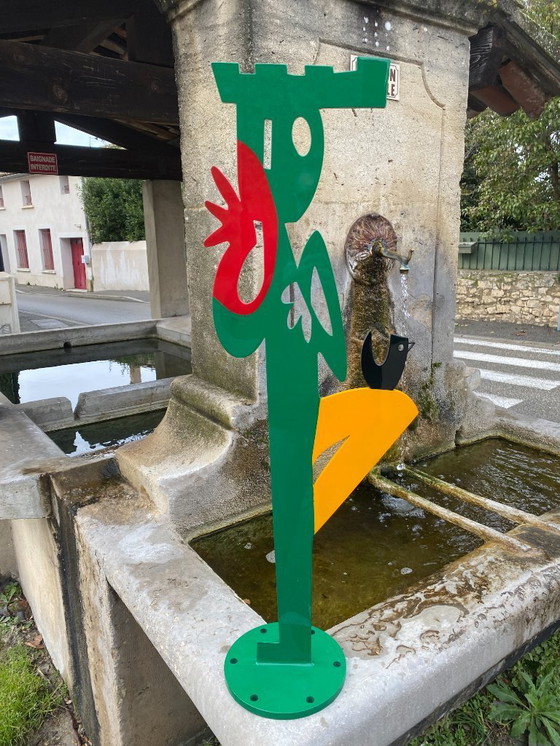 Image 1 of Lili Come La Escapada del Juego de Ajedrez Escultura en acero Pintura automotriz 2025 90 x 30 x 30 9 kgs Firma en acero 1900 e