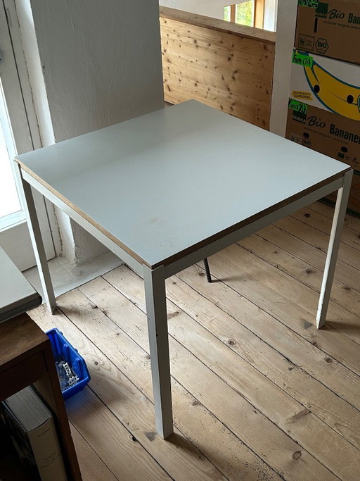 Tafel, ontworpen door Otl Aicher.