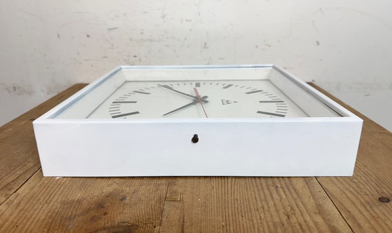 Image 1 of Reloj de pared cuadrado industrial blanco de Pragotron, años 70