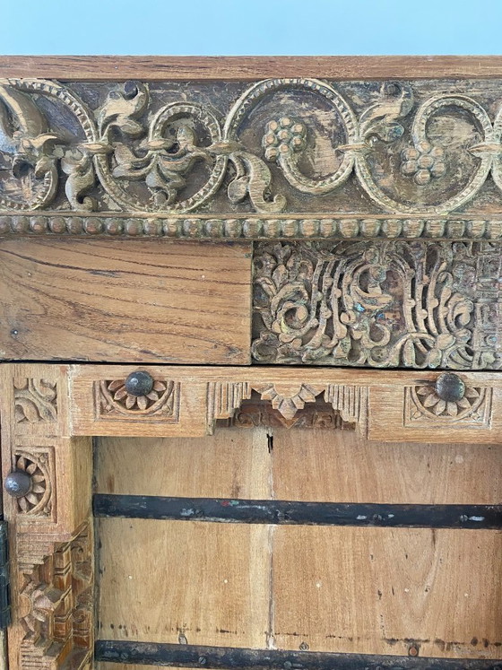 Image 1 of Puerta de entrada india de armario antiguo