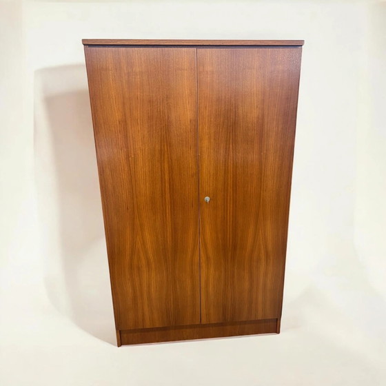 Mid Century Wäscheschrank / Waffenschrank für 5 Langwaffen und diverses Zubehör im klassischen Design, ohne (photo 3 of 12)