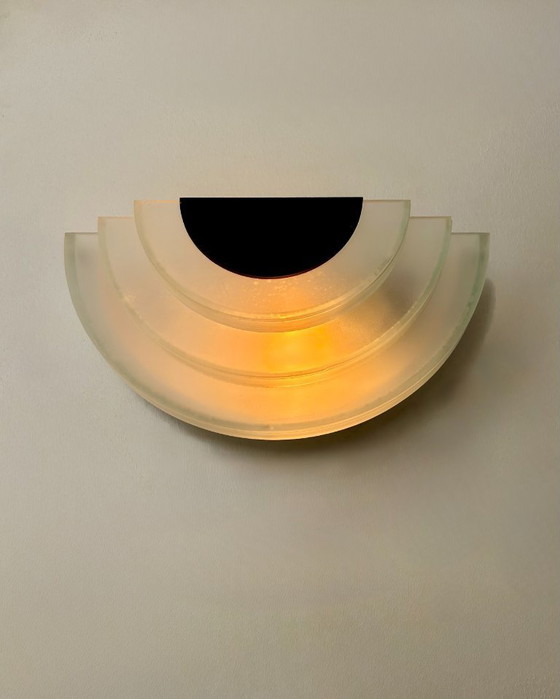 Image 1 of Paire d'appliques vintage, perspex sablé et métal noir, Italie, 1980