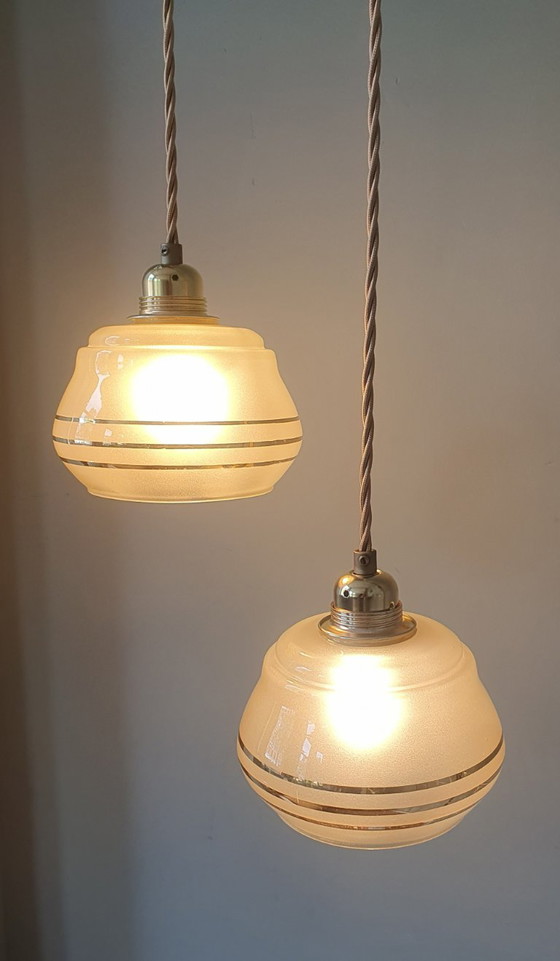 Image 1 of Set di lampade a sospensione vintage francesi in vetro con decorazioni dorate
