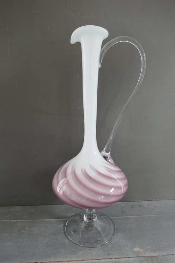 Image 1 of Vaso italiano vintage su piede bianco viola