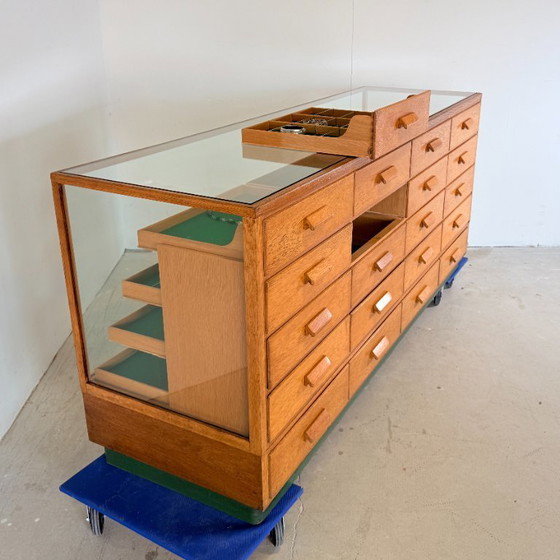 Image 1 of Bancone da merceria vintage in rovere – SLB Stuttgart