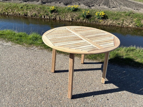Image 1 of Zware kwaliteit teakhouten tuintafel 150cm - als NIEUW -