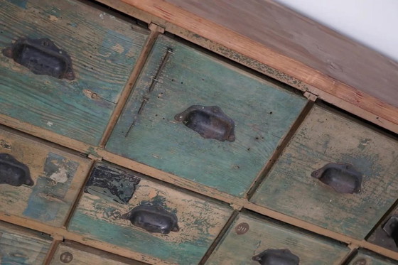 Image 1 of Gran armario industrial francés de madera de pino pintada para guardar artículos de ferretería, década de 1950