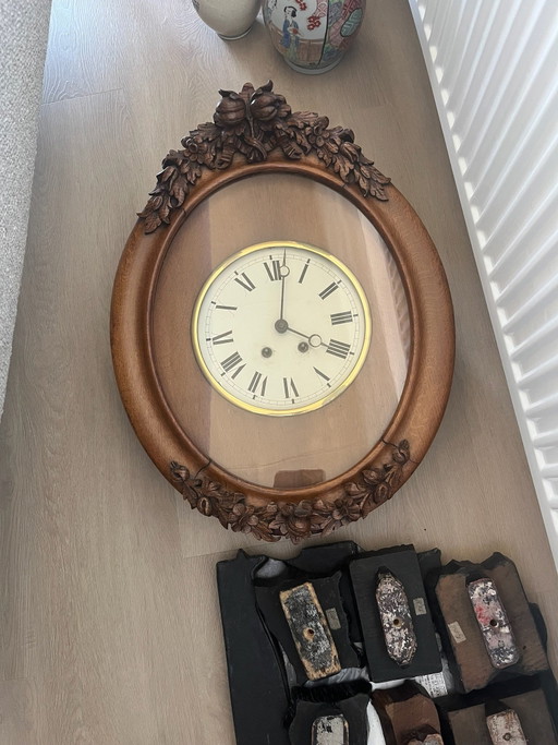 Originele houten franse wandklok ( koeienoog )