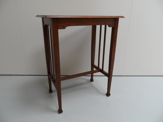 Image 1 of Antiker Beistelltisch aus Eiche