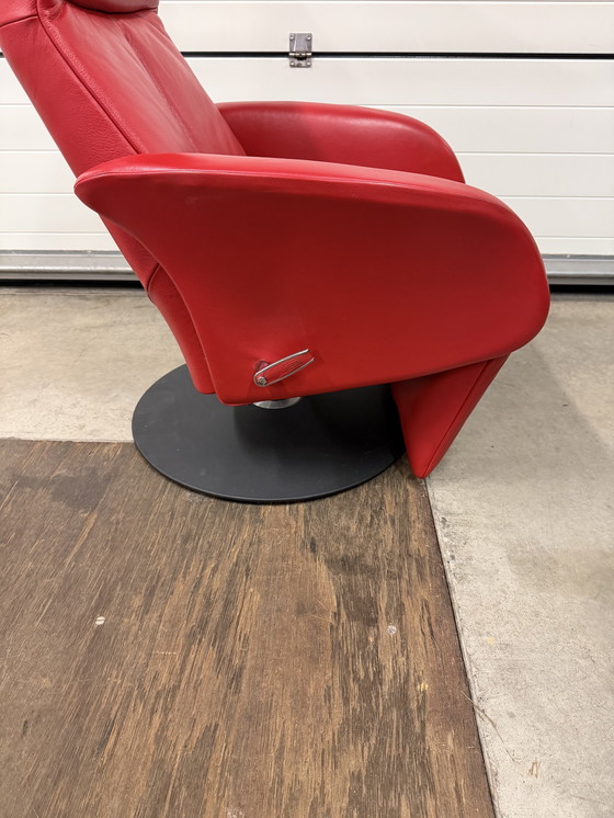 Image 1 of Poltrona reclinabile Jori Symphony Konia in pelle rossa, taglia Mini, modello Mono-move, recentissima.