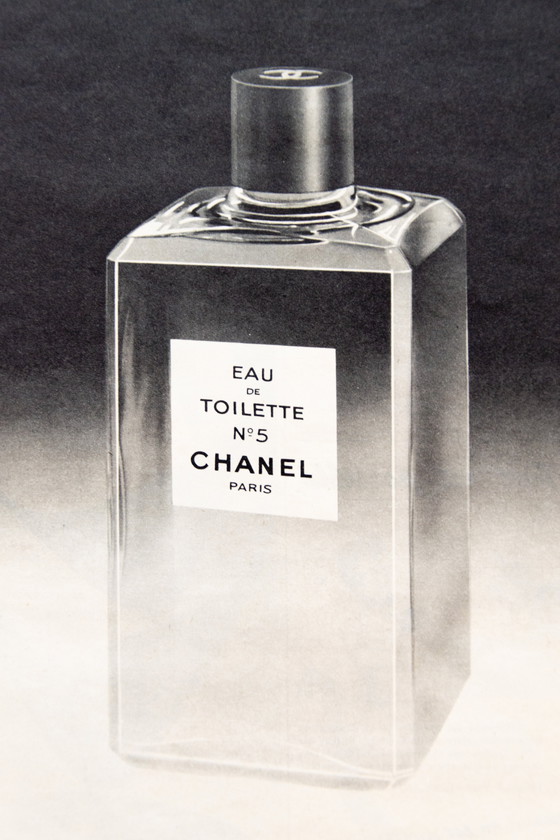 Image 1 of Originele Vintage Chanel Eau de Toilette No. 5 Reclameposter 1962 / Niet ingelijst / 32x24cm / Zeer Goede Staat / Geen Herdruk