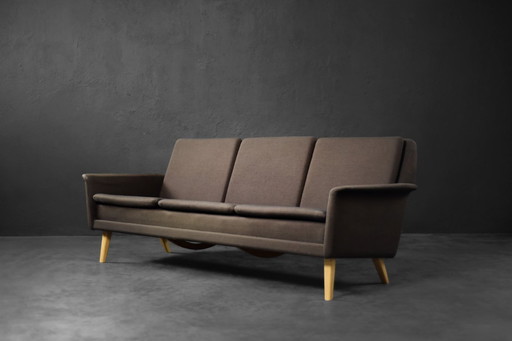 Sofá de tres plazas danés Mid-Century moderno vintage en marrón de Folke Ohlsson para Fritz Hansen, años 60