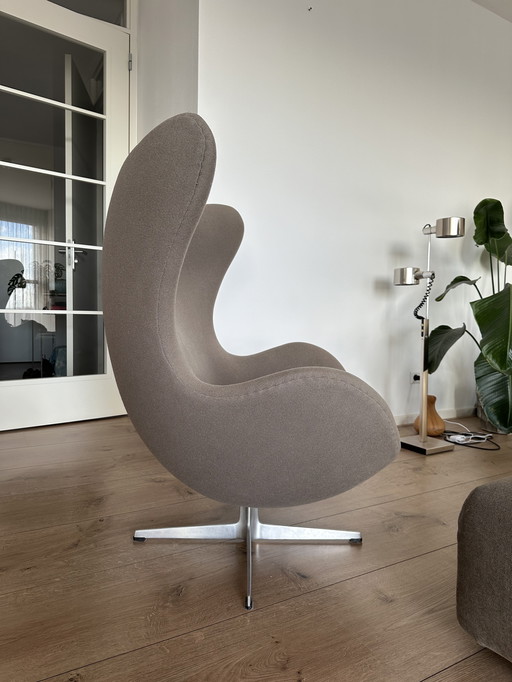 Vintage Fritz Hansen Egg Chair IZGST