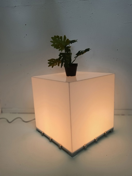 Tavolino e lampada, Jacob's Art, Milano 