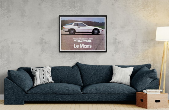 Image 1 of 🏁 Porsche 924 “Le Mans” – 1980 – Originele dealerposter | 102 × 76 cm | Duitsland
