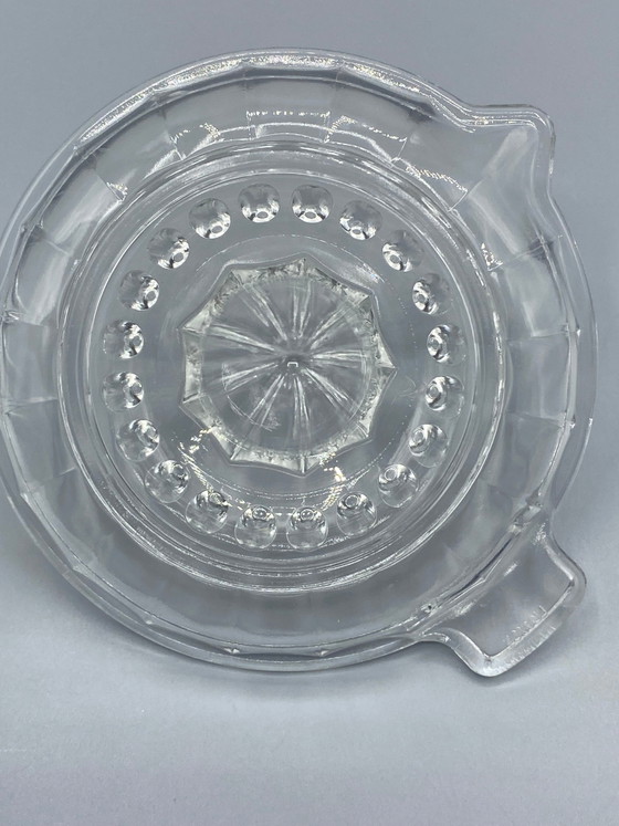 Citruspers van helder geperst glas – geribbelde kegel – Frankrijk, circa – Glazen & Karaffen (photo 2 of 3)