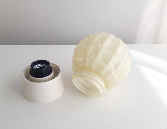Image 1 of Beige vanille glazen plafondlampje van Thabur in Den Haag, Small variant, art deco lamp glazen bol