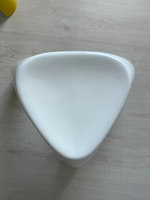Sori Yanagi Elephant Stool Blanco, Puig España, Fibra de Vidrio Original de los años 60