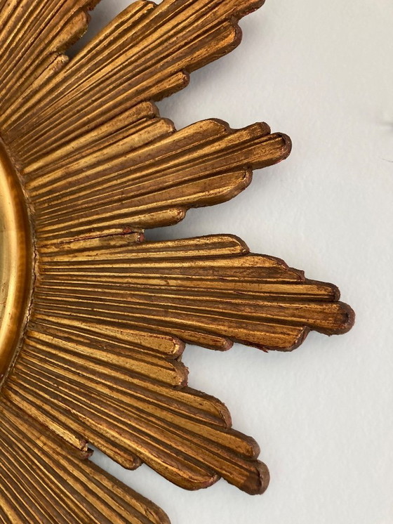 Image 1 of Grande specchio a forma di sole in legno dorato