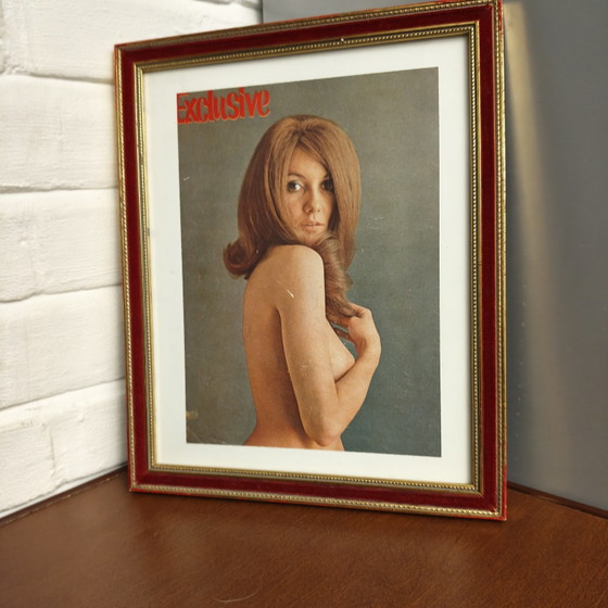 Framed Original 1968 Exclusive Magazine Page – Vintage Glamour Wall Art 27×33 cm – Photography, Paper, Wood (photo 3 of 7)
