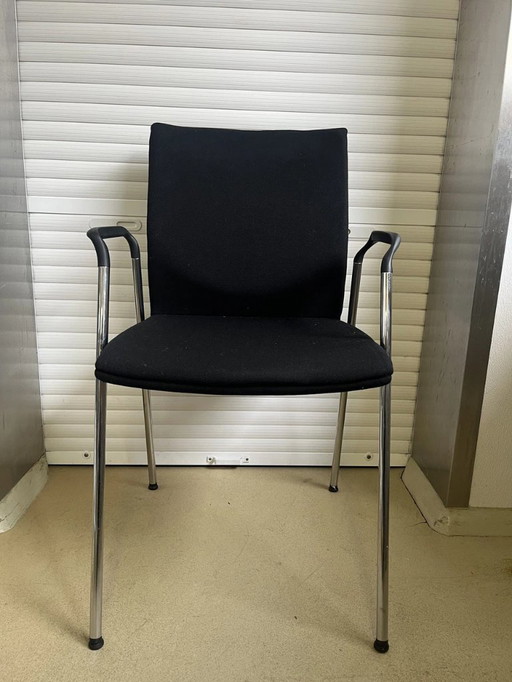 Chaise visiteur noire avec accoudoirs